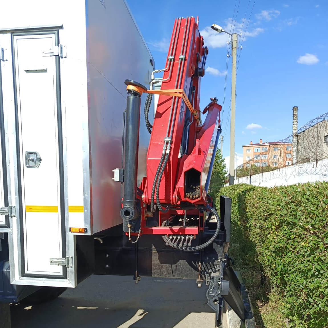 compact-z-fold-4-ton-articulating-crane-truck-skpl-lift.jpg