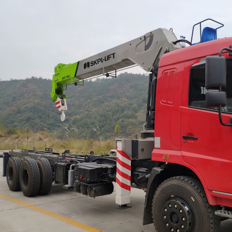 10 ton truck mounted crane outdoor working state
