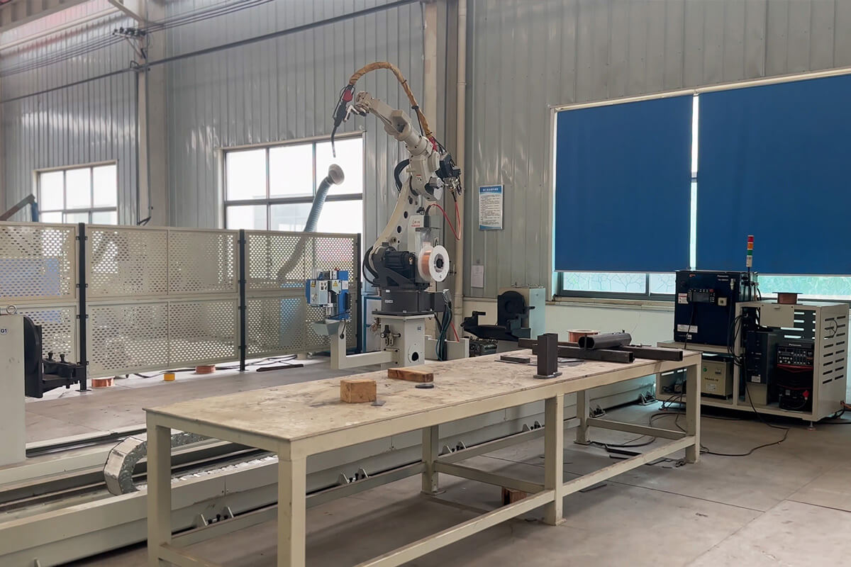 SKPL-LIFT Robotic Welding Arm Automatic Production Station For Truck Crane Parts
